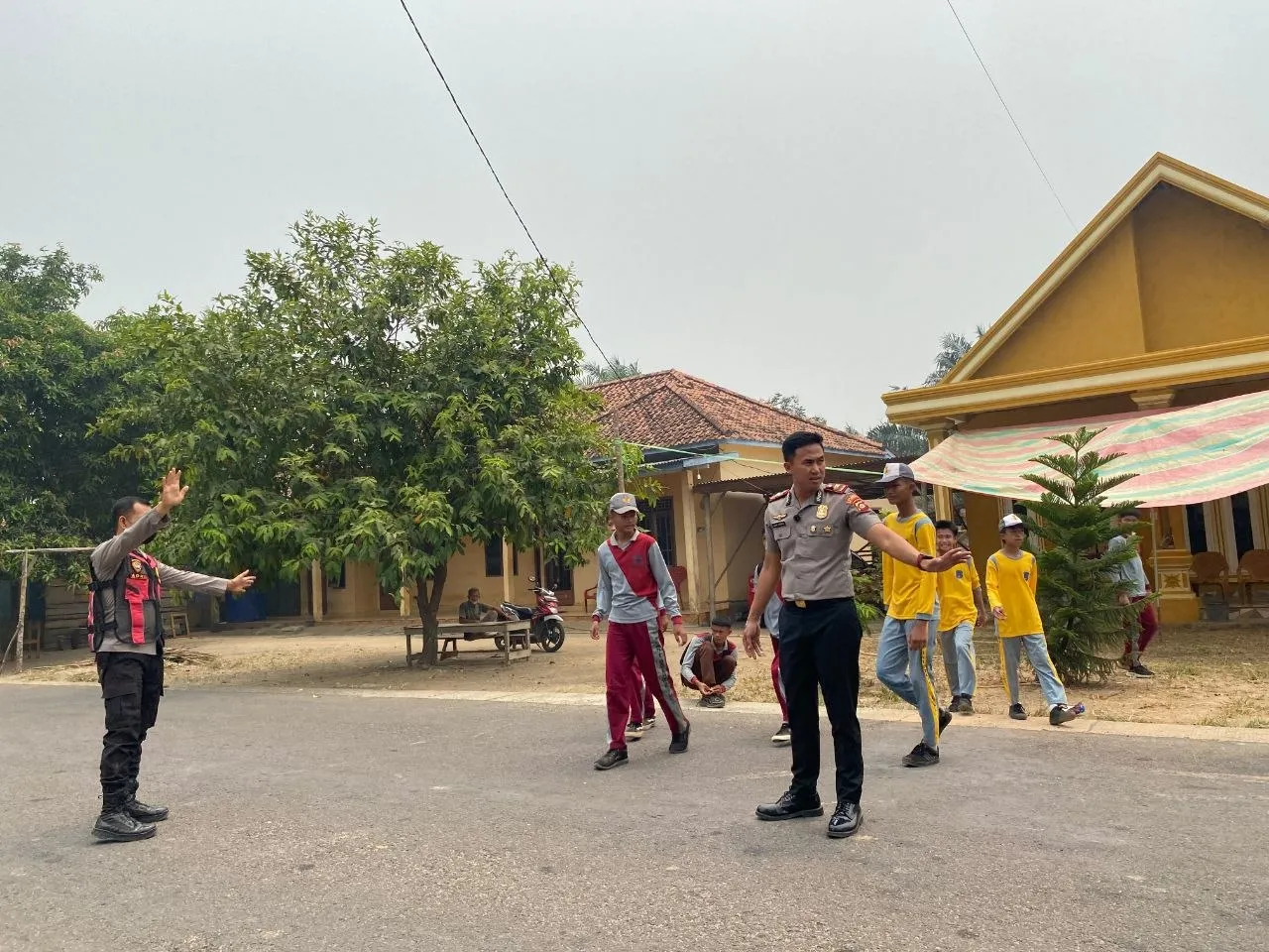 Keselamatan Pelajar Jadi Perhatian Pengaturan Lalu Lintas Polsek Batanghari Leko