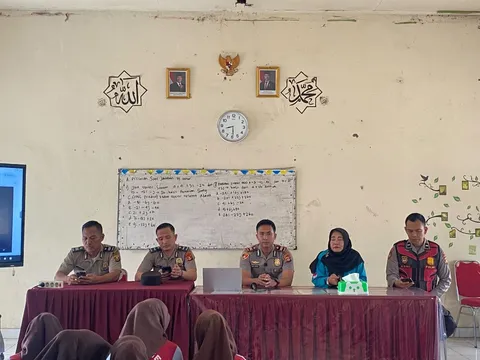 Polsek dan Sekolah Pererat Hubungan melalui Sosialisasi Kenakalan Remaja di Tanah Abang